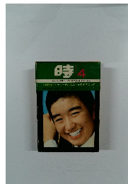 時 4　キャンパスとオフィスで評判の総合誌