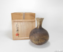 太田慶三　櫛目蝶紋花瓶　共箱