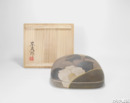 伊藤東彦　布目白椿文陶筥　共箱