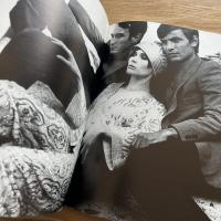 Un　Monde　Sans　Homms　HELMUT　NEWTON