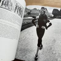 Un　Monde　Sans　Homms　HELMUT　NEWTON