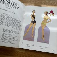 Great fashion designs of the sixties paper dolls in full color : 32 haute couture costumes by Courrèges, Balmain, Saint-Laurent and others 英文