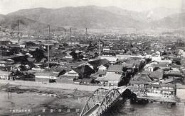 N26010639〇戦前絵葉書○長野 岡谷市全景 家屋 工場 煙突　岡市役所発行 古写真○和本古書古文書
