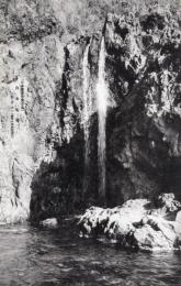 N26022176○戦前絵葉書○秋田　日本百景 男鹿半島　白糸の滝 其16　古写真○和本古書古文書
