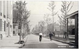 N25111126〇戦前絵葉書 ○大阪 大阪名所 古写真 御堂筋の街景 自転車通行者○和本古書古文書