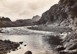 N25112684〇戦前絵葉書 ○山梨 大月 猿橋の奇観 猿橋付近の渓流 後方に岩殿山 日本三大奇橋　古写真○和本古書古文書
