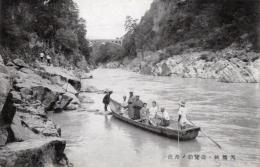N26010636〇戦前絵葉書○長野 飯田市 天竜峡 遊覧船の舟出 和服姿の乗客　古写真○和本古書古文書