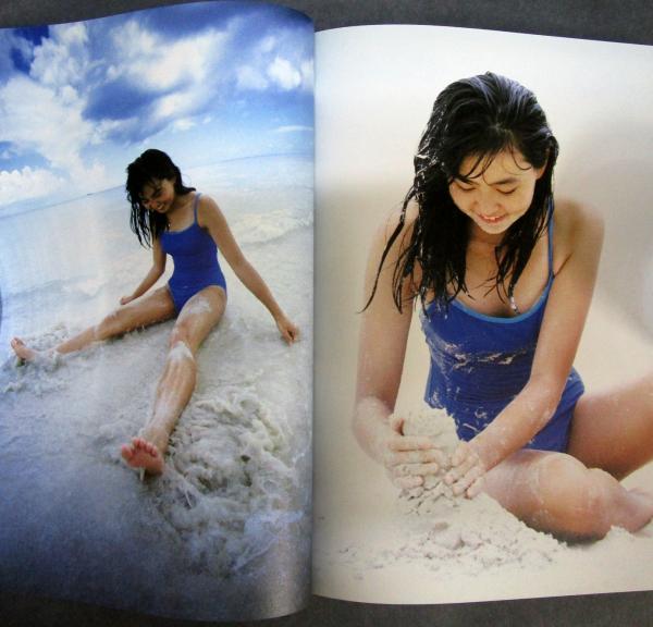 サイン入り　小嶺麗奈・吉野紗香・野村佑香写真集［あおい空 ] aoi sora 61hsZFQ8aUL._AC_SY200_QL15_.jpg