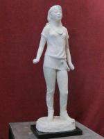  洞澤 今朝夫作　「丘に登れば」　2005年作　石膏原型