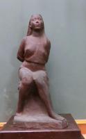  洞澤 今朝夫作　「女性椅子坐像」　1994年　樹脂作品　