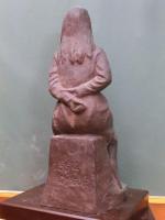  洞澤 今朝夫作　「女性椅子坐像」　1994年　樹脂作品　