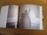 浪漫衣裳展　　京都国立近代美術　　　特別出品・宮廷衣裳の冊子付　【図録】