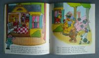 The Little Red Hen-The Sesame Street Players Present　24-page read along book & recording