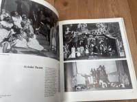 洋書/ロシアとソビエトの演劇: 伝統と前衛