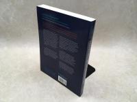 洋書　シェイクスピア　Looking at Shakespeare