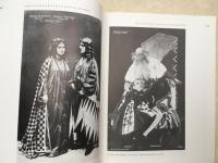 洋書　シェイクスピア　Looking at Shakespeare