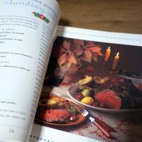 洋書　Tis the Season Holiday Cookbook　　Mary Engelbreit)　メアリー・エンゲルブライト　ホリデー料理のレシピ本