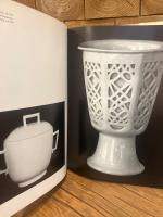 （独）マイセン陶磁器 オットー・ヴァルヒャ著 東ドイツ人民公社芸術出版部、1973年刊行　WALCHA, Otto. Meissner Porzellan. Aufnahmen von Ulrich Frefel u. Kraus G. Beyer. Herausgegeben u. bearbeitet von Helmut Reisig.  Dresden, VEB Verlag der Kunst, 1973.