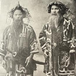 アイヌ写真印刷物　大正から昭和初期　期「アイヌ男性アットゥシ礼装」貴重な風俗資料　