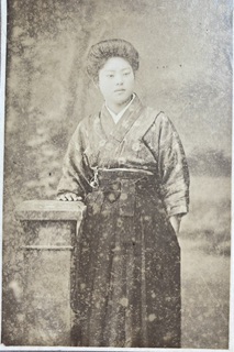 旧家蔵出し 「はかま美人 女生徒」 明治期 鶏卵紙写真 女性 和装