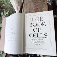 至宝‼️世界で最も美しい本『ケルズの書』（ケルズのしょ羅: Codex Cenannensis、愛: Leabhar Cheanannais、英: The Book of Kells）洋書　解説　英語