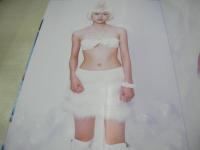 川原真琴　写真集　思い出は胸にしまって　2008年12月26日発行　初版本　竹書房　※画像の様に背上部に痛み出ています。