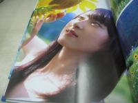 川原真琴　写真集　思い出は胸にしまって　2008年12月26日発行　初版本　竹書房　※画像の様に背上部に痛み出ています。