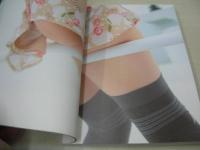 ニーハイ×むちモモ　ニーハイソックスとむちむち太ももの写真集　2013年12月01発行　インテルフィン　※画像の様に裏表紙下隅に折れ跡痛み出ています。
