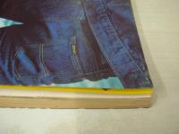 平凡パンチ　NO.640　1976年12月20日号　志穂美悦子 表紙　麻田奈美　オリビアニュートンジョン　真由原ユミ　伊藤咲子　※画像の様にホッチキスに錆、裏表紙+末頁上隅に折れ跡出ています。
