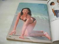 週刊プレイボーイ　NO.37　1976年09月14日号　秋本圭子 表紙　山口いづみ　梓ようこ　黒木真由美　マリリンチェンバース　サロメ角田　アグネスラム　竜エリザ　ソーニャ・巻中3折ピンナップ　森田つぐみと密着デート(記事)　※表紙巻頭頁下隅に折れ跡出ています。