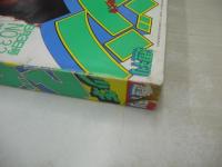 少年マガジン　NO.33　1983年08月03日号　中森明菜 表紙+巻頭グラビア　※画像の様に背上部に破れ痛み出ています。