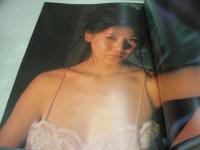 週刊プレイボーイ特別編集　Gals Mate 83　ギャルズ・メイト ベスト・セレクション105　1983年01月15日発行　川島なお美　由美かおる　中森明菜　柏原芳恵　三原順子　早乙女愛　藤方佐和子　斉藤慶子　美保純　松本伊代、大場久美子　川上麻衣子　水野きみこ　夏木マリ　浜田朱里　北原佐和子　新井薫子　吉沢京子　石川ひとみ　倉田まり子　小泉今日子　早見優　田中美佐子　小森みちこ　早瀬久美　風吹ジュン　藤真利子　新藤恵美　秋本圭子　朝比奈順子　シェリー　三東ルシア　畑中葉子　中島めぐみ　山本博美　松田聖子etc　※画像の様に巻末頁上部に値段シール剥がし跡出ています。