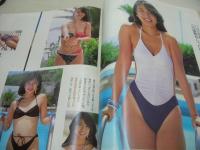 流行女子大生通信　THE SUGAR増刊　1985年11月05日発行　相沢陽子 表紙　北村真弓　桑原智恵美　亜蘭知子　夕樹れい　内田春菊　吉崎真樹子　倉持悦子　藤木あやの　※画像の様に裏表紙面に汚れ出ています。