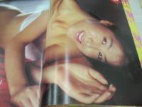 URECCO　VOL.34　ウレッコ　1989年04月号　本田理沙 表紙+グラビア　佐倉麻子　手塚まゆみ　遠山あかね　中島さなえ　岡本千鶴　岡村佳枝　磯崎亜紀子　山崎真由美　飯塚園子　水島涼子　夏木佐和子　原直子　夏未　前原祐子　高杉須緒美　佐倉あさこ(インタビュー記事)　遠山あかね(インタビュー記事)　松本まりな(インタビュー記事)　麻生由妃　相田七海　松本まりな　杉本名美　井上美樹　※画像の様に背上部に破れ痛み出ています。