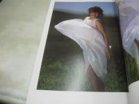 五十嵐夕紀　写真集　熱い砂　週刊プレイボーイ特別編集　1984年10月10日発行　集英社　※画像の様に表紙面上部に痛み出ています。