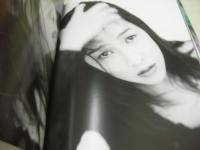 生野真琴　写真集　つぼみ　撮影:野村誠一　1994年12月20日発行　初版本　ぶんか社　※画像の様に底部に赤線引き跡出ています。