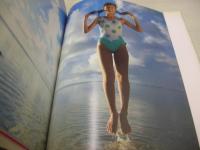 原田和美　写真集　ロマンス未満　コスモスブックスシリーズ①　1989年08月15日発行　初版本　サン出版　※画像の様にカバー背部分に焼け出ています。