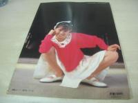 水木マリ　写真集　Seventeen　1988年11月15日発行　東京三世社　※画像の様に背下部に痛み隅に汚れ出ています。