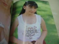 大石よもぎ　写真集　大石よもぎ18歳　石坂裕美:撮影　2000年発行　コネクション　B5サイズ　※画像の様に末頁側面に汚れ出ています。