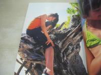 佐伯彩果　写真集　The Debut ②　撮影:矢野力　2001年05月25日発行　初版本　桜桃書房　※画像の様に底部に赤線引き跡出ています。