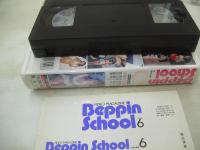 VIDEO MAGAZINE Beppin School VOL.6 ビデオマガジン ベッピンスクール　立花百合　香月理花　田宮ひかり　青山美保　滝沢麗奈　貴澄愛美　40分　型番:BEV 70-09　1993年12月25日発行　販売専用　中古ビデオ　英知出版　※画像の様に紙ジャケット背部分に焼け出ています。
