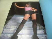 新関亜希　写真集　HEAT UP　2002年02月20日発行　初版本　心交社
