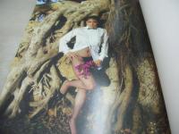 
浜田文子　写真集　HAMADA VALENTINA AYAKO　2004年07月30日発行　初版本　双葉社　(注)画像の様に裏表紙カバーを台紙に利用、ペン書き跡凹み痛み出ています。