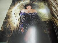 
浜田文子　写真集　HAMADA VALENTINA AYAKO　2004年07月30日発行　初版本　双葉社　(注)画像の様に裏表紙カバーを台紙に利用、ペン書き跡凹み痛み出ています。