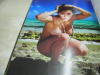 
浜田文子　写真集　HAMADA VALENTINA AYAKO　2004年07月30日発行　初版本　双葉社　(注)画像の様に裏表紙カバーを台紙に利用、ペン書き跡凹み痛み出ています。