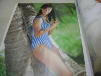 原田和美　写真集　ロマンス未満　1989年08月15日発行　初版本　サン出版　※画像の様に帯側面に破れ出ています。