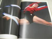 美・コレクション　ブラザーカップ'83　新体操写真集　山崎浩子 表紙　撮影:立木義浩　1983年08月05日発行　初版本　※画像の様に表紙カバーに汚れ、隅に痛み、巻中頁上隅に折れ跡出ています。