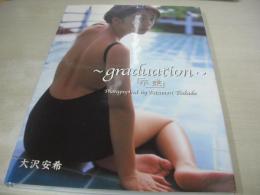 大沢安希　写真集　graduation　卒業　2001年05月17日発行　初版本　ケイエスエス　※画像の様に表紙カバー上部に痛み出ています。