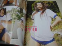 ブルマー姿の少女達　スクール水着の少女達 SPECIAL COLLECTION　2009年09月29日発行　開封済みDVD付(150分)　日向彩　麻生みゆう　西久保あゆみ　青山実紗　愛沢あずさ　伊吹ゆきな　南麻文　myu　谷原美嘉　藤木あゆみ　藤原あこ　伊藤かりん　※画像の様に底部に赤線引き跡、裏表紙面に凹傷痛み出ています。