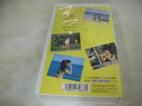 石田ひかり　HIKARI ISLAND　5曲収録　イメージショット　29分　品番:TEVA-35001　1989年発行　販売専用　中古ビデオ　テイチク　※画像の様に紙ジャケ背部分に焼け出ています。